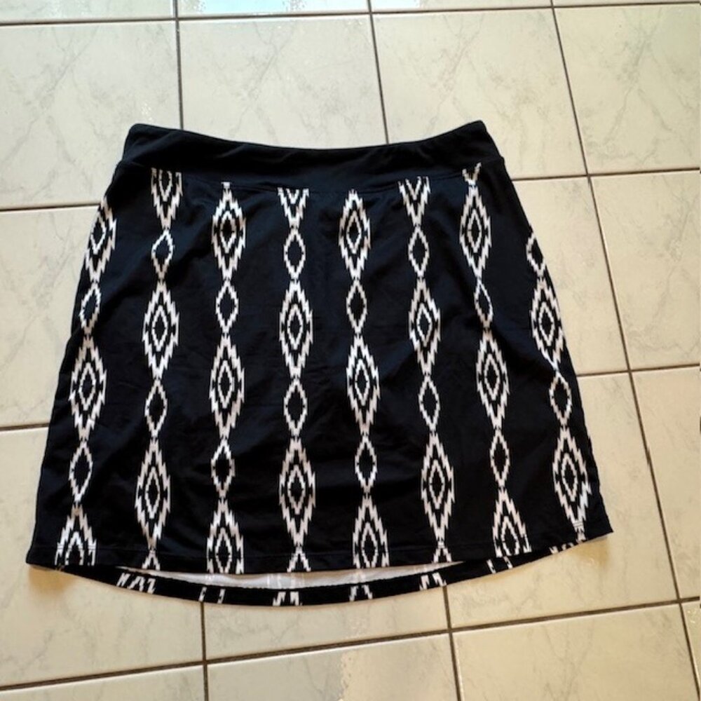 Seg'ments Luxe Women's Black and White Skort XL - NWOT